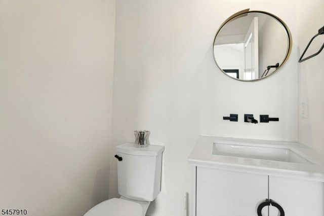 15 Starboard Ct, Brick Twp., NJ 08723
