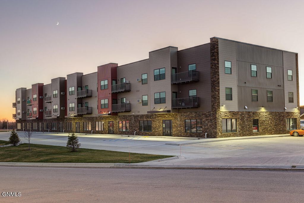 1002 Elm Street NE, Tioga, ND 58852 photo 2