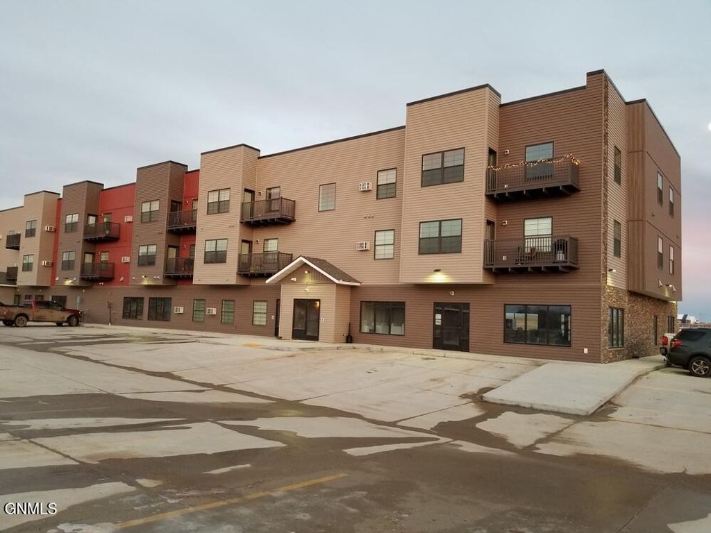 1002 Elm Street NE, Tioga, ND 58852 photo 4