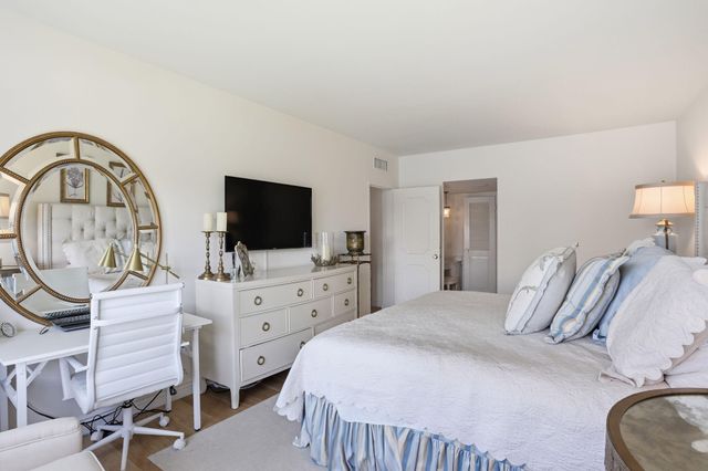 701 E Camino Real 2-J, Boca Raton, FL 33432