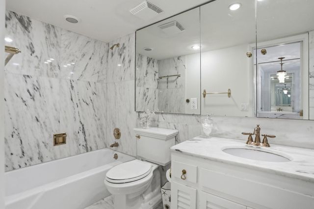 701 E Camino Real 2-J, Boca Raton, FL 33432