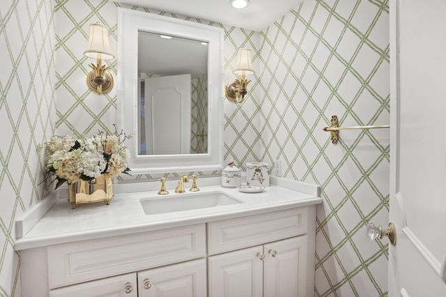 701 E Camino Real 2-J, Boca Raton, FL 33432