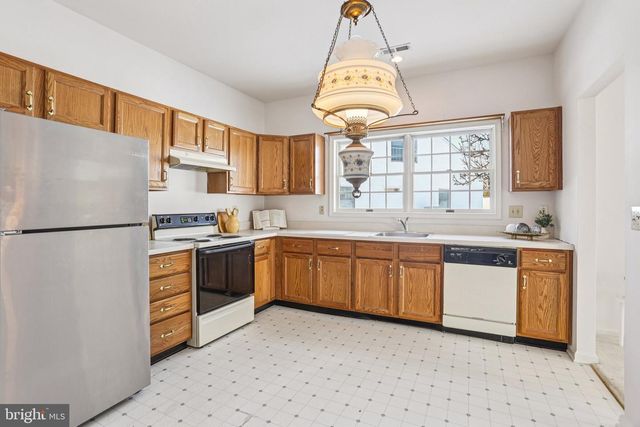 11 COVERED BRIDGE CIR, Columbus, NJ 08022