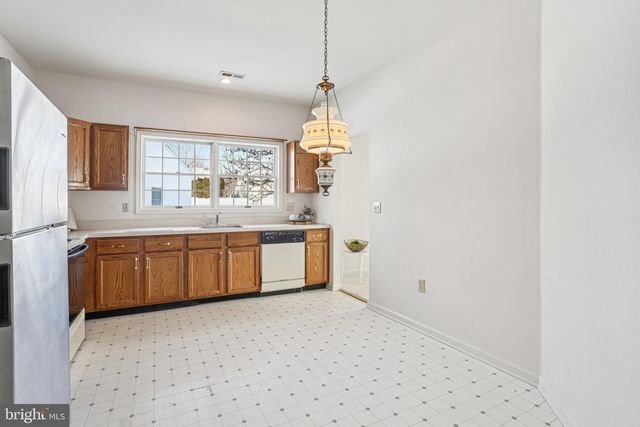 11 COVERED BRIDGE CIR, Columbus, NJ 08022