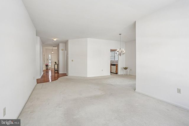 11 COVERED BRIDGE CIR, Columbus, NJ 08022