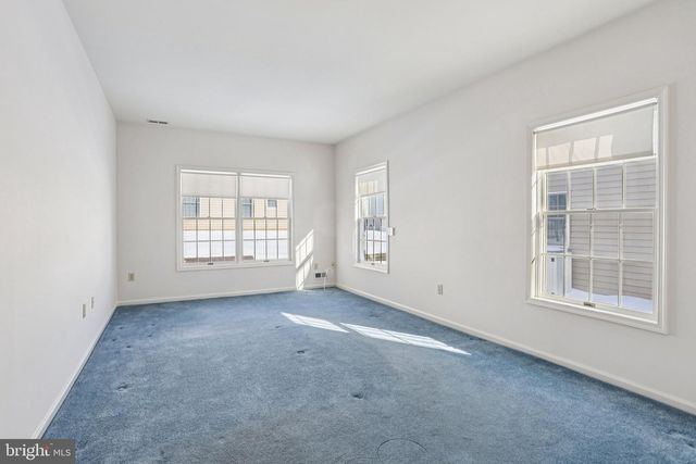 11 COVERED BRIDGE CIR, Columbus, NJ 08022