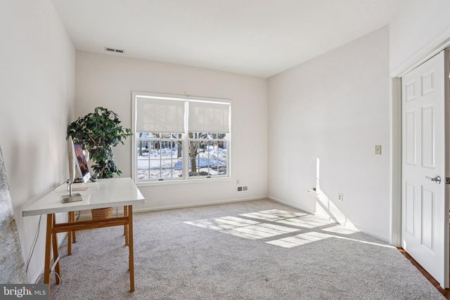 11 COVERED BRIDGE CIR, Columbus, NJ 08022