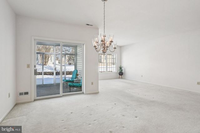 11 COVERED BRIDGE CIR, Columbus, NJ 08022