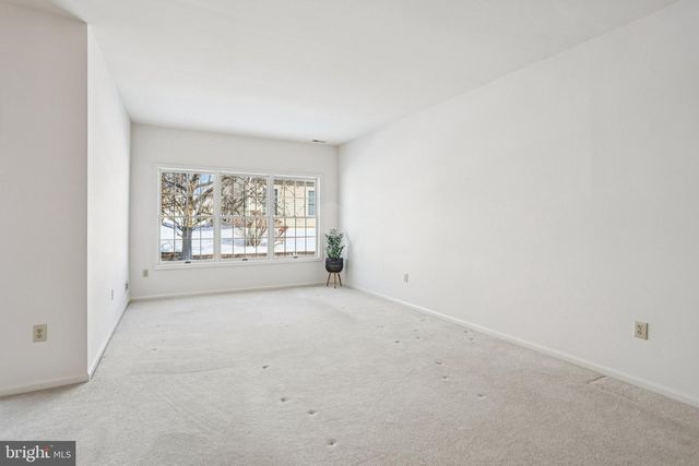 11 COVERED BRIDGE CIR, Columbus, NJ 08022