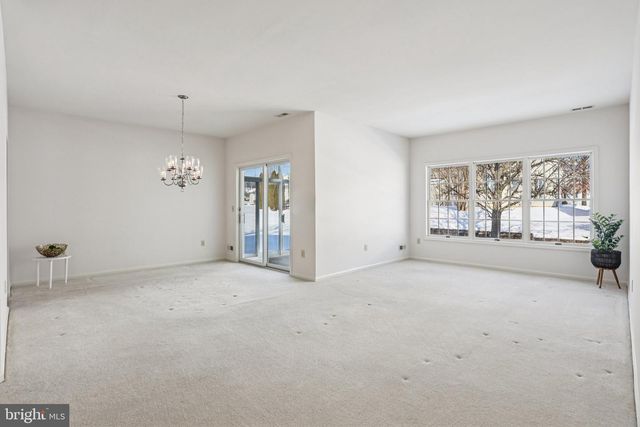 11 COVERED BRIDGE CIR, Columbus, NJ 08022