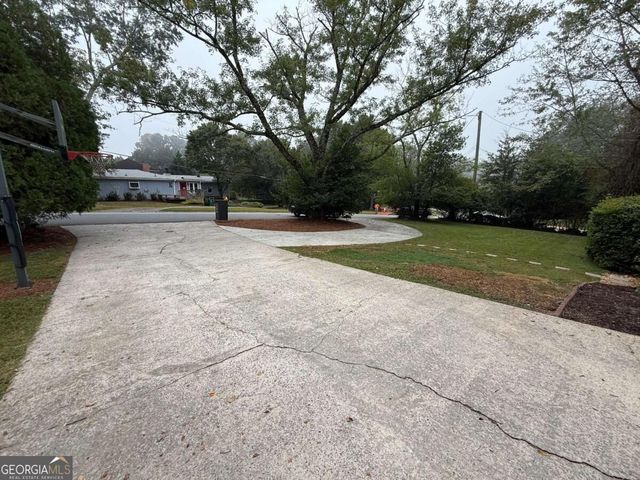 1498 Meadowcreek Court, Dunwoody, GA 30338