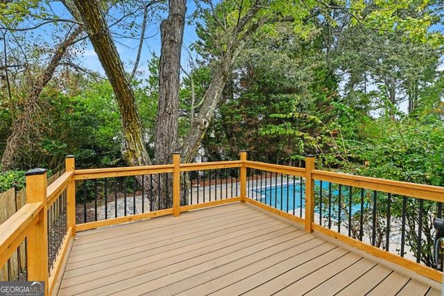 1498 Meadowcreek Court, Dunwoody, GA 30338