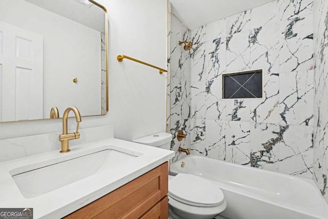 1498 Meadowcreek Court, Dunwoody, GA 30338