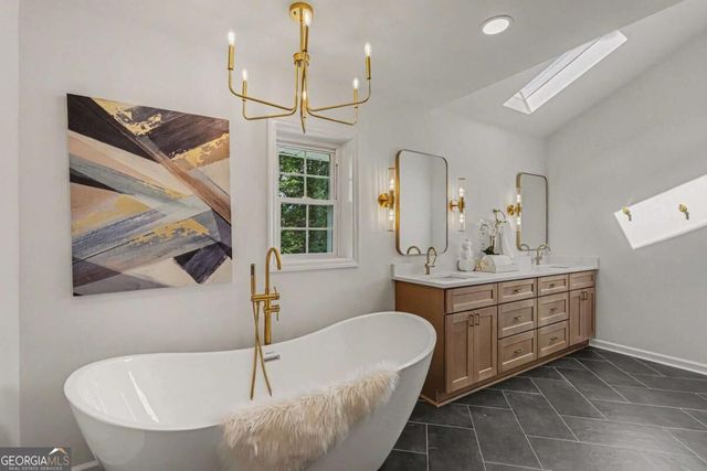 1498 Meadowcreek Court, Dunwoody, GA 30338