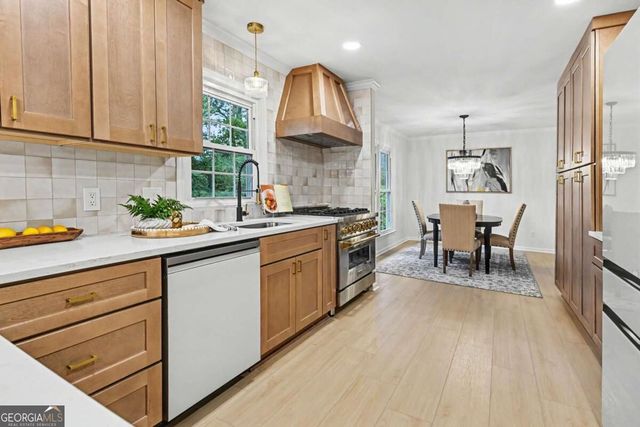 1498 Meadowcreek Court, Dunwoody, GA 30338