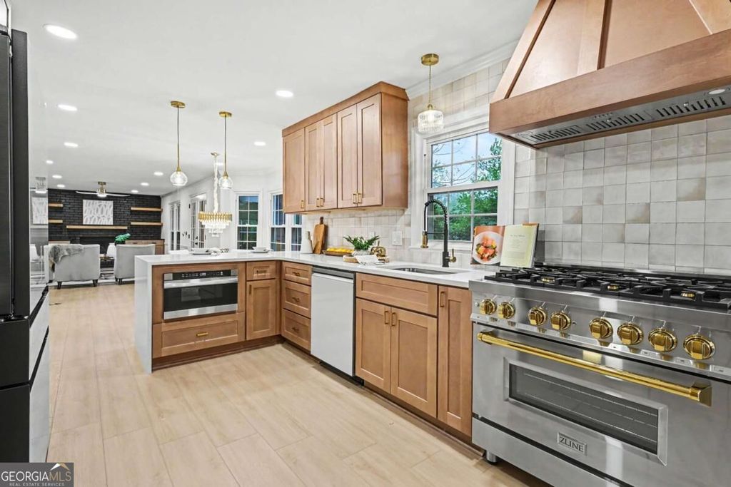 1498 Meadowcreek Court, Dunwoody, GA 30338 — photo 3