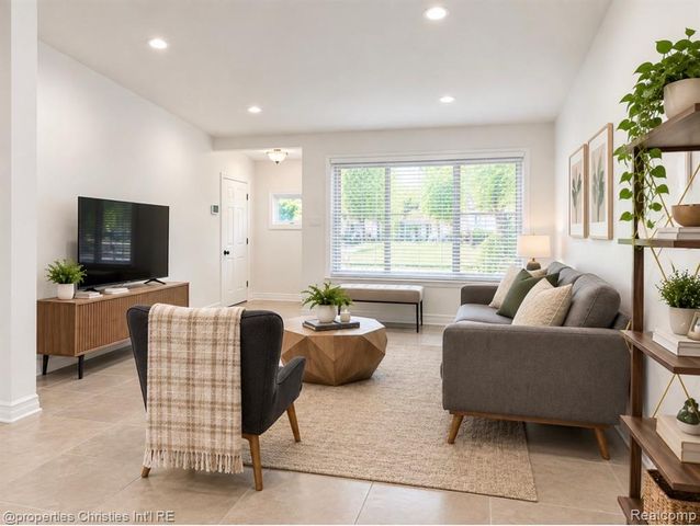 15321 Joan Street, Oak Park, MI 48237