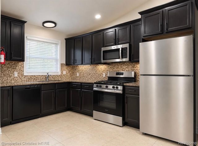 15321 Joan Street, Oak Park, MI 48237