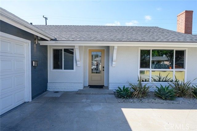 2406 S Pacific Avenue, Santa Ana, CA 92704