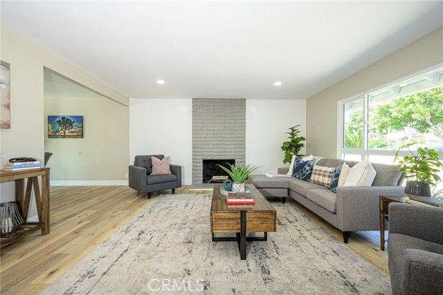 2406 S Pacific Avenue, Santa Ana, CA 92704