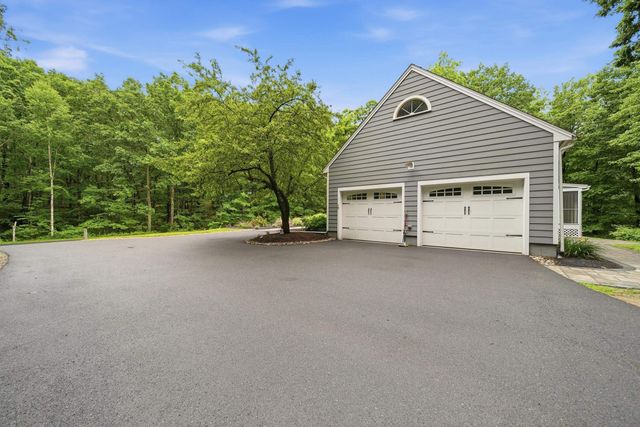 11 Montgomery Farm Road, Derry, NH 03038