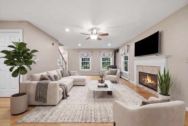 11 Montgomery Farm Road, Derry, NH 03038