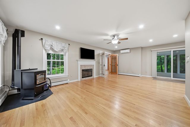 11 Montgomery Farm Road, Derry, NH 03038