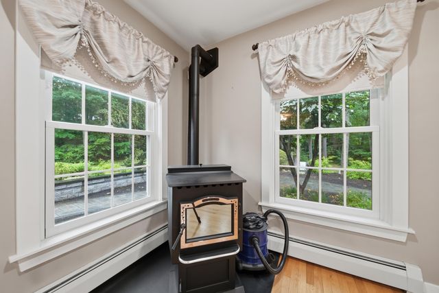 11 Montgomery Farm Road, Derry, NH 03038