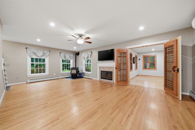 11 Montgomery Farm Road, Derry, NH 03038