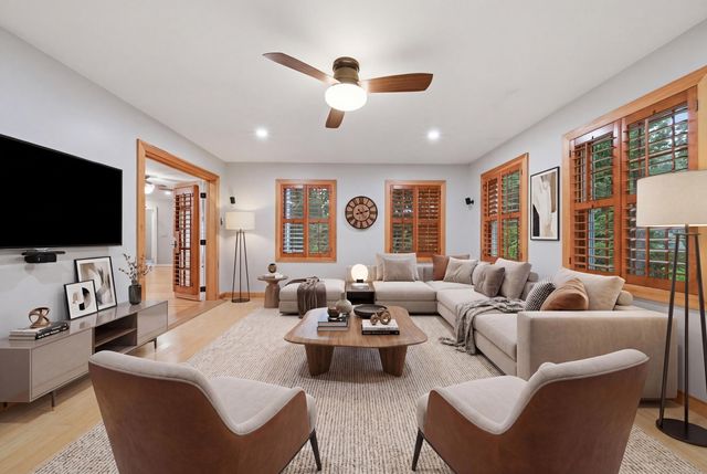 11 Montgomery Farm Road, Derry, NH 03038