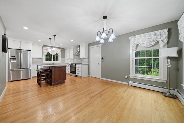 11 Montgomery Farm Road, Derry, NH 03038