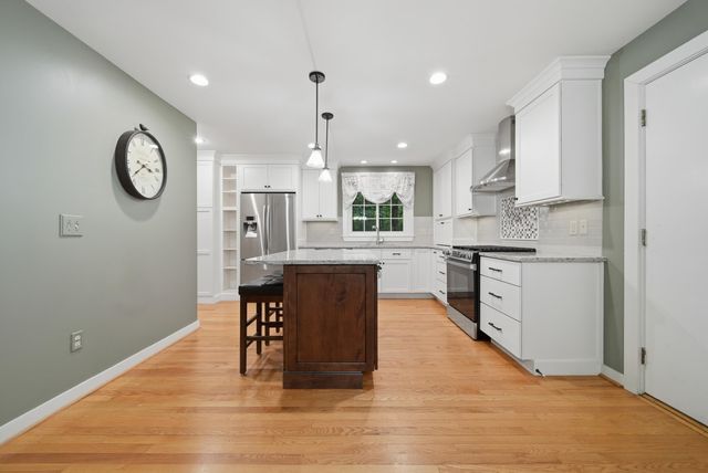 11 Montgomery Farm Road, Derry, NH 03038