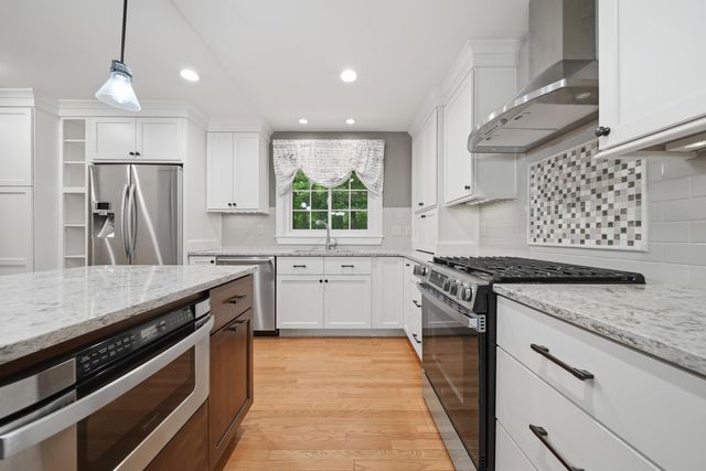 11 Montgomery Farm Road, Derry, NH 03038