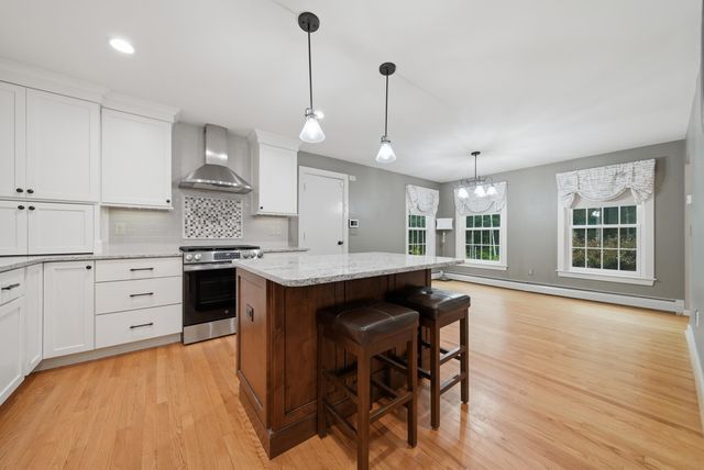 11 Montgomery Farm Road, Derry, NH 03038