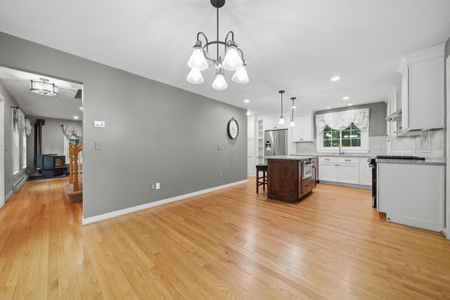 11 Montgomery Farm Road, Derry, NH 03038