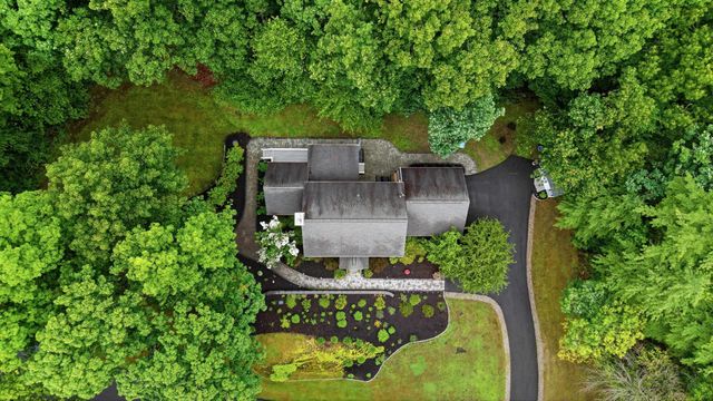 11 Montgomery Farm Road, Derry, NH 03038