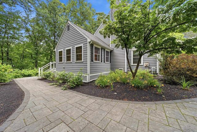 11 Montgomery Farm Road, Derry, NH 03038