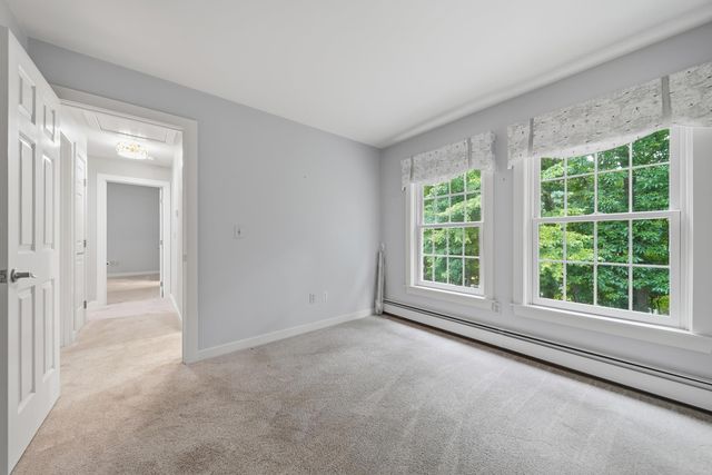 11 Montgomery Farm Road, Derry, NH 03038