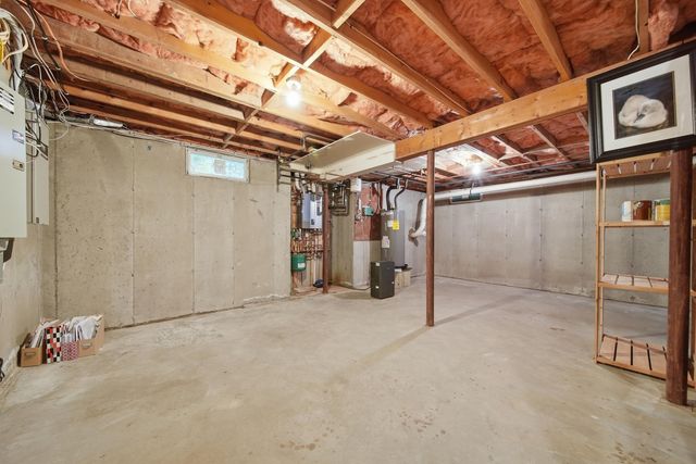 11 Montgomery Farm Road, Derry, NH 03038
