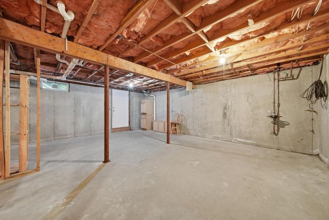 11 Montgomery Farm Road, Derry, NH 03038