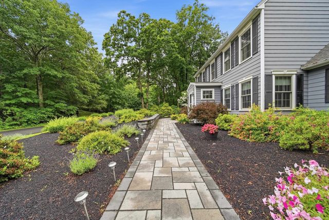 11 Montgomery Farm Road, Derry, NH 03038