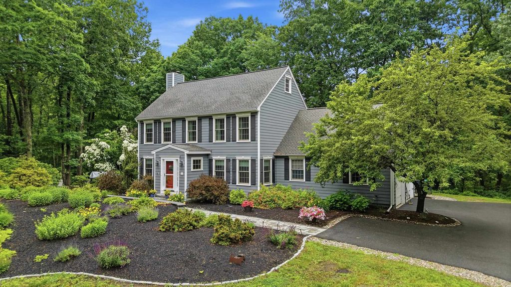11 Montgomery Farm Road, Derry, NH 03038