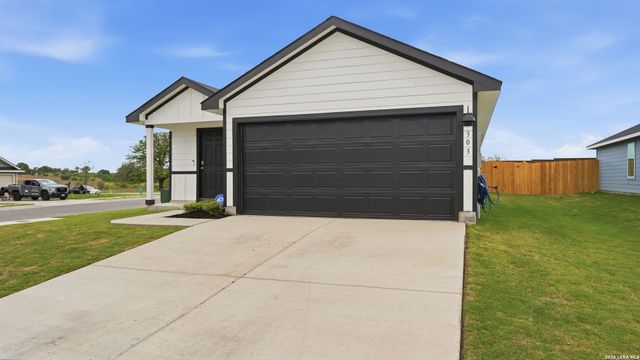 303 Wild Goose, Luling, TX 78648