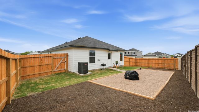 303 Wild Goose, Luling, TX 78648