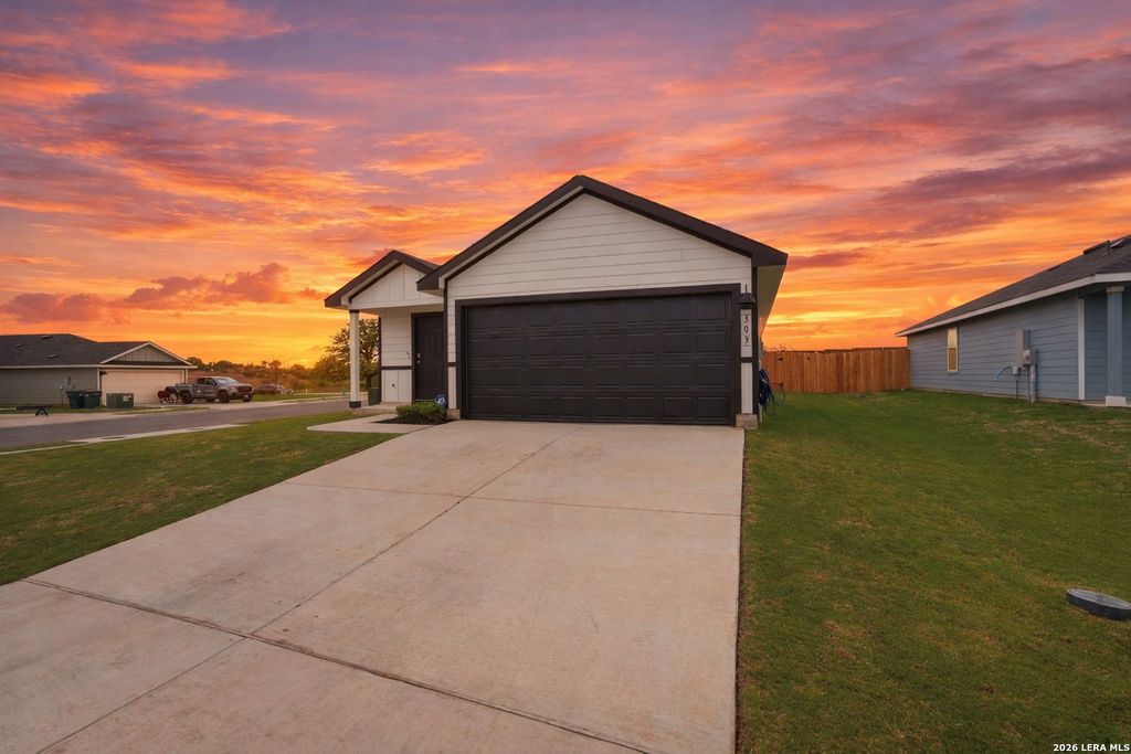303 Wild Goose, Luling, TX 78648