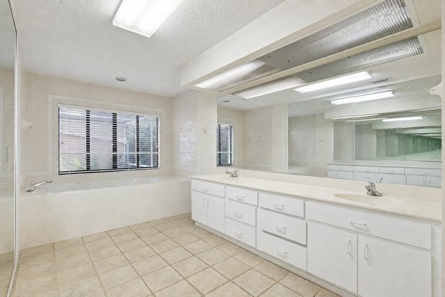 25 LAKEWOOD CAUSEWAY, Winter Haven, FL 33884