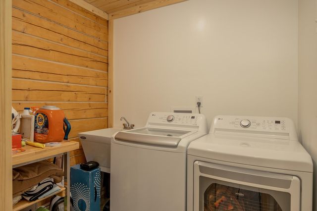 3727 HORUS CT, North Pole, AK 99705