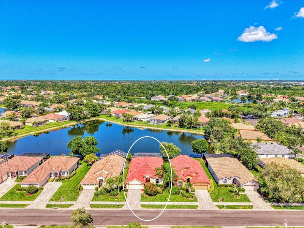 Image 2 of property listing at 5153 HIGHBURY CIRCLE, Sarasota, FL 34238