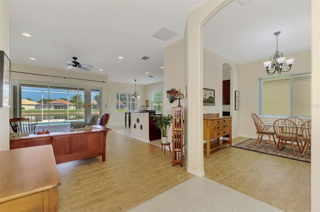 Image 14 of property listing at 5153 HIGHBURY CIRCLE, Sarasota, FL 34238
