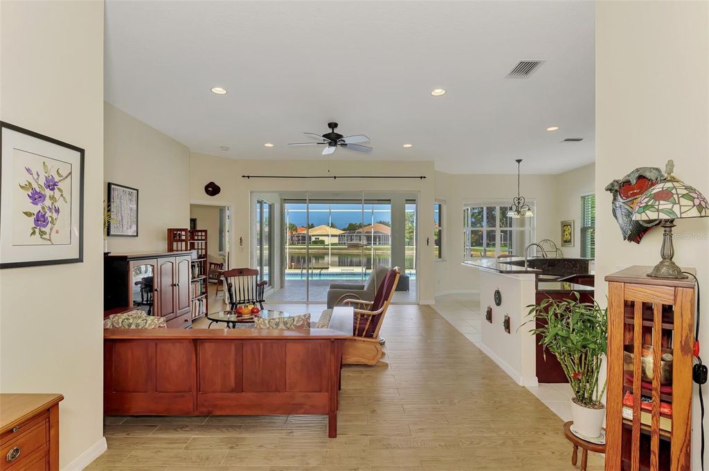 Image 15 of property listing at 5153 HIGHBURY CIRCLE, Sarasota, FL 34238